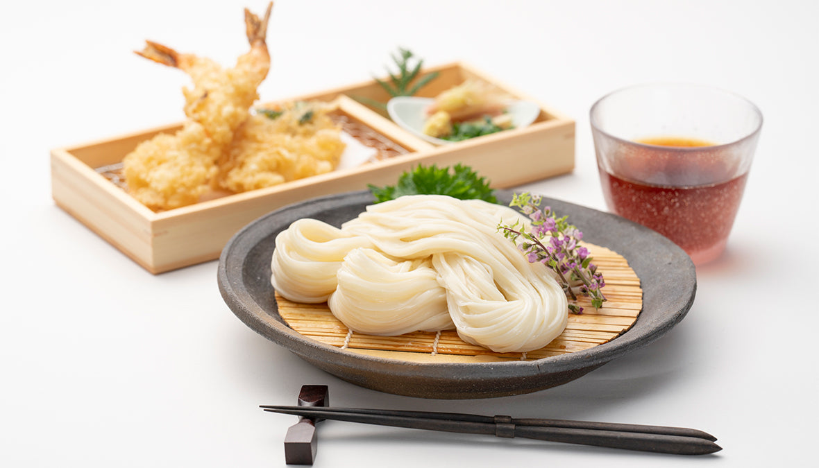 五感で味わうプレミアムなうどん。稲庭うどん小川の新作、3種の削り節つゆが美味しいハーモニーを奏でる